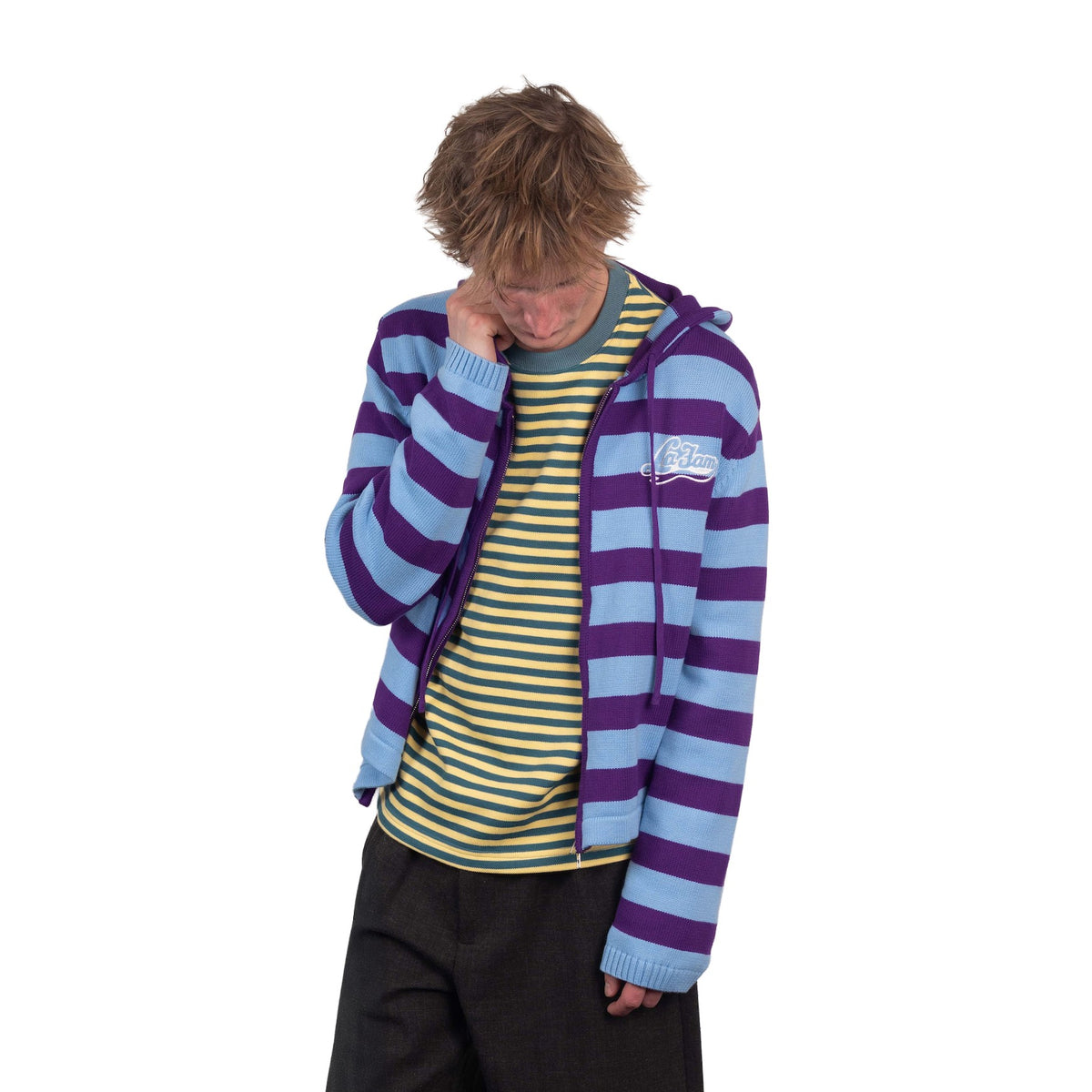 La Fam Striped Knit Zip Up Hoodie in Babyblau Lila, Model leicht gedreht