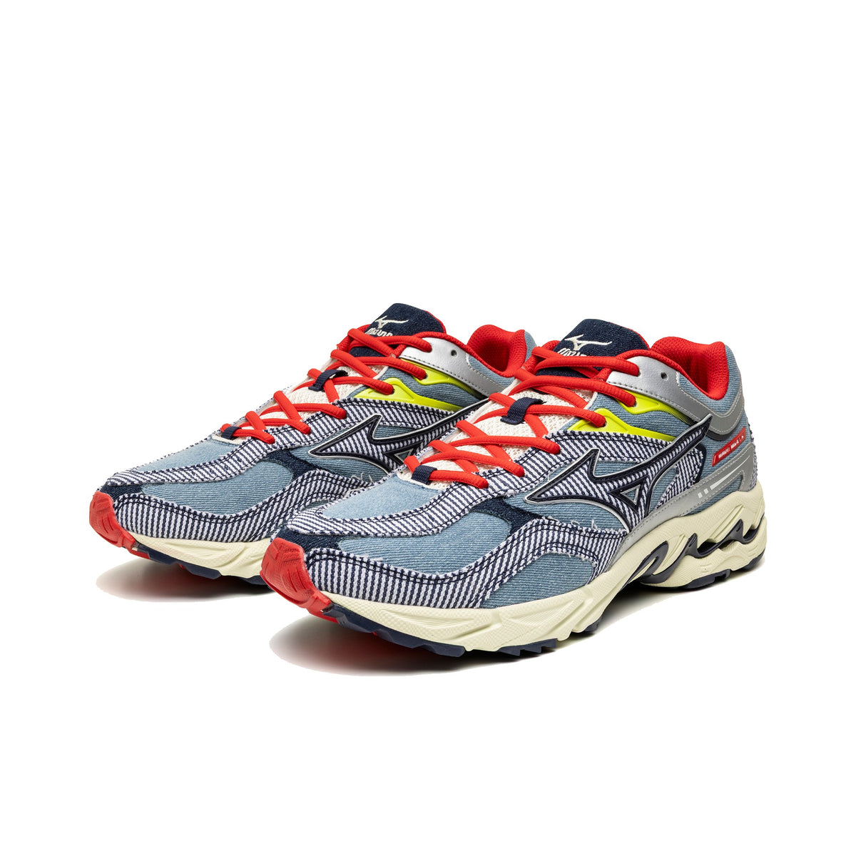 Mizuno Wave MG4 LS in Hellblau, Paar schräg von vorne