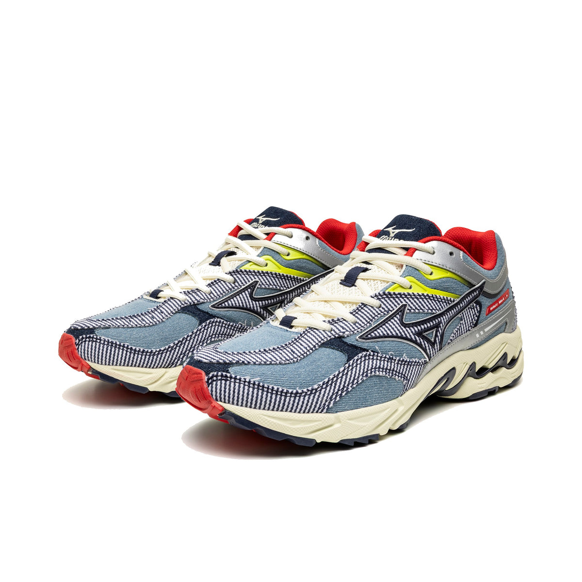 Mizuno Wave MG4 LS in Hellblau, Paar schräg von vorne