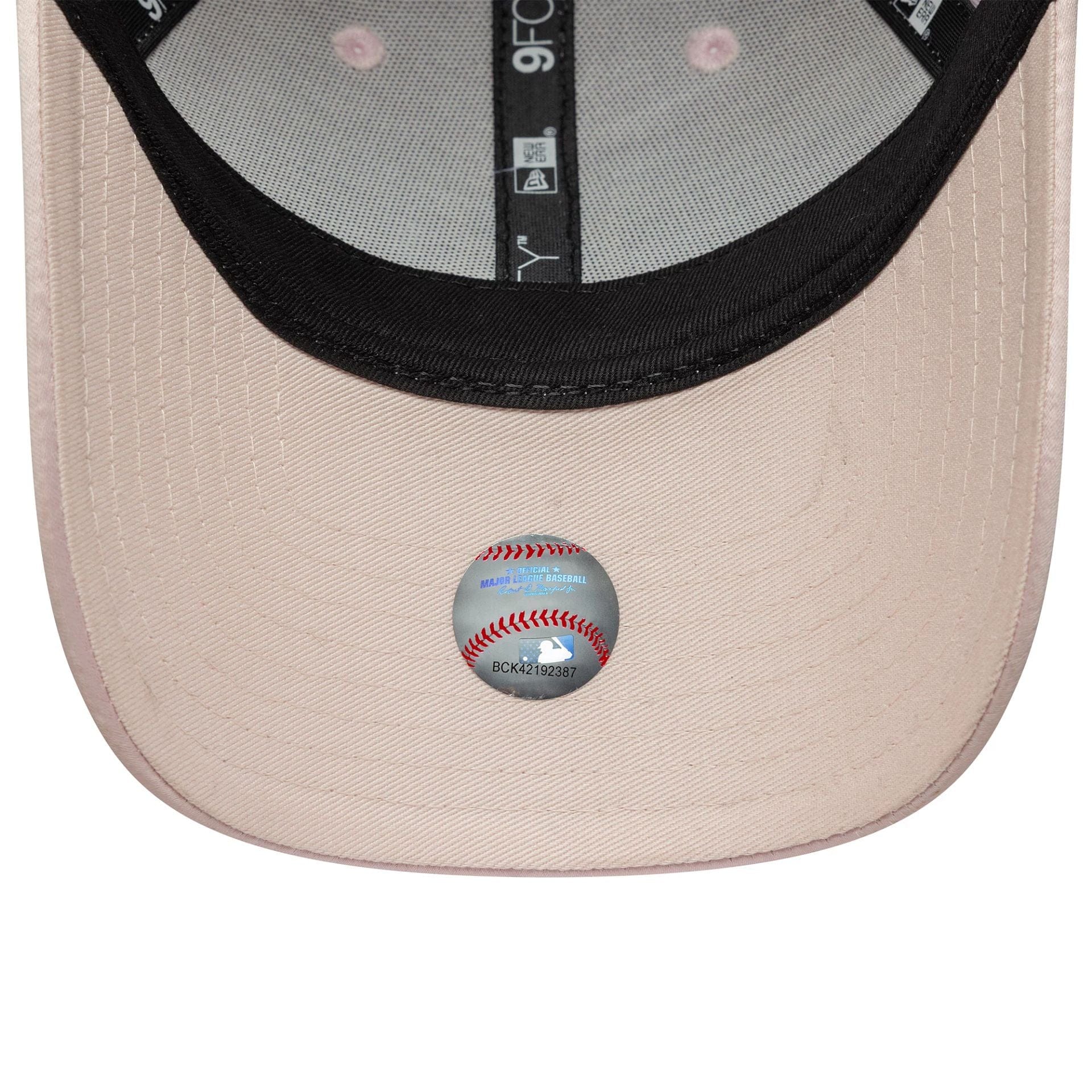 New Era NY Yankees 9FORTY Satin Cap Pastel Pink - CNEWE8786 - Coziness
