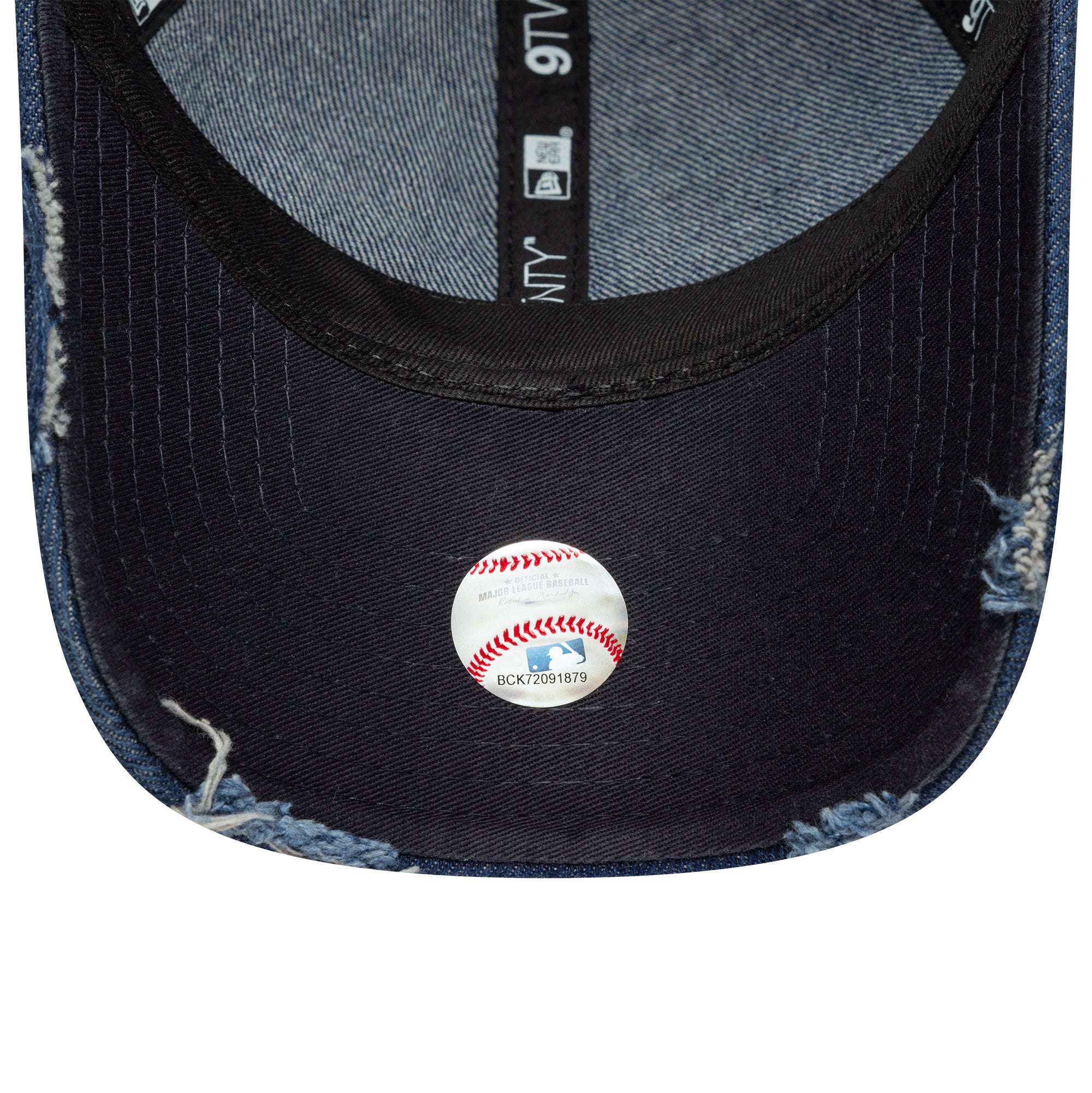New Era NY Yankees Denim Distressed 9TWENTY Cap Navy - CNEWE8250 - Coziness