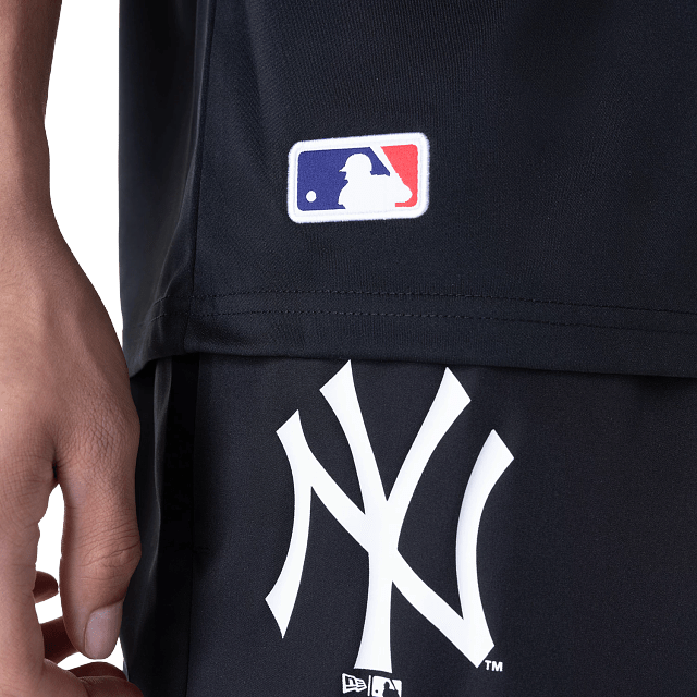 New Era NY Yankees Essentials T-Shirt Schwarz - CNEWE9860 - Coziness