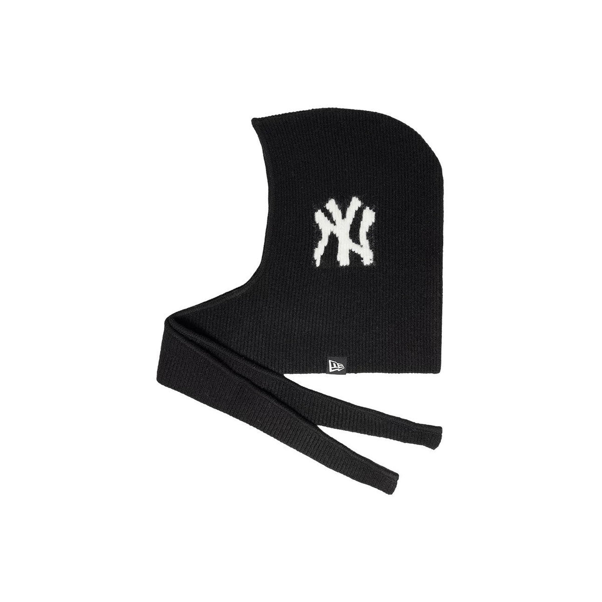 New Era Knitted Tie Hood in Schwarz von vorne mit NY Logo und Bindebändern