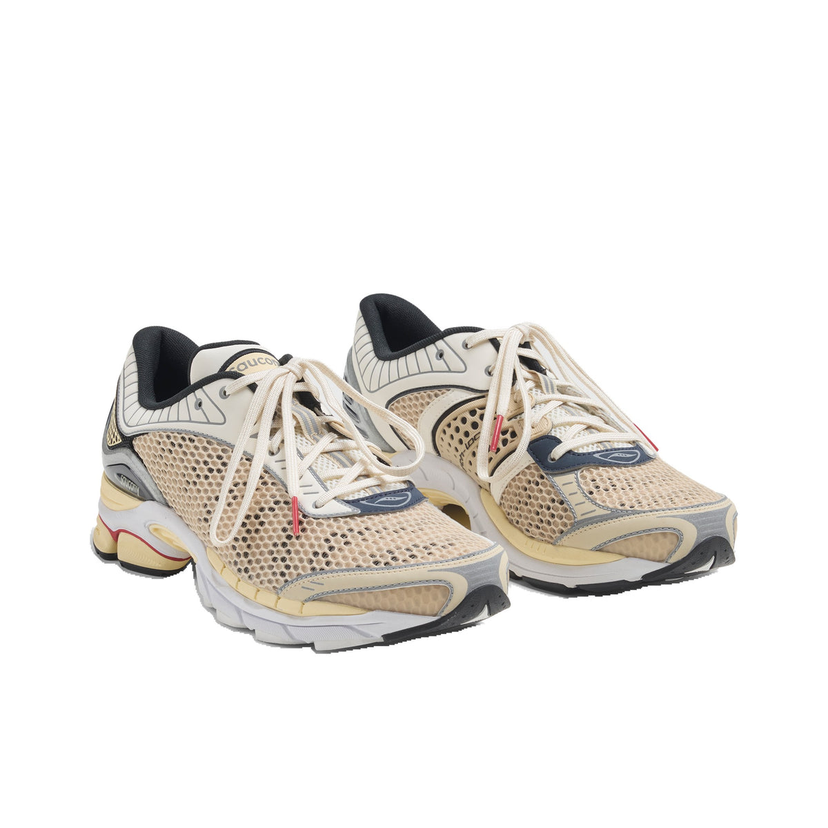 Saucony ProGrid Paramount in Creme Beige, Paar schräg von vorne