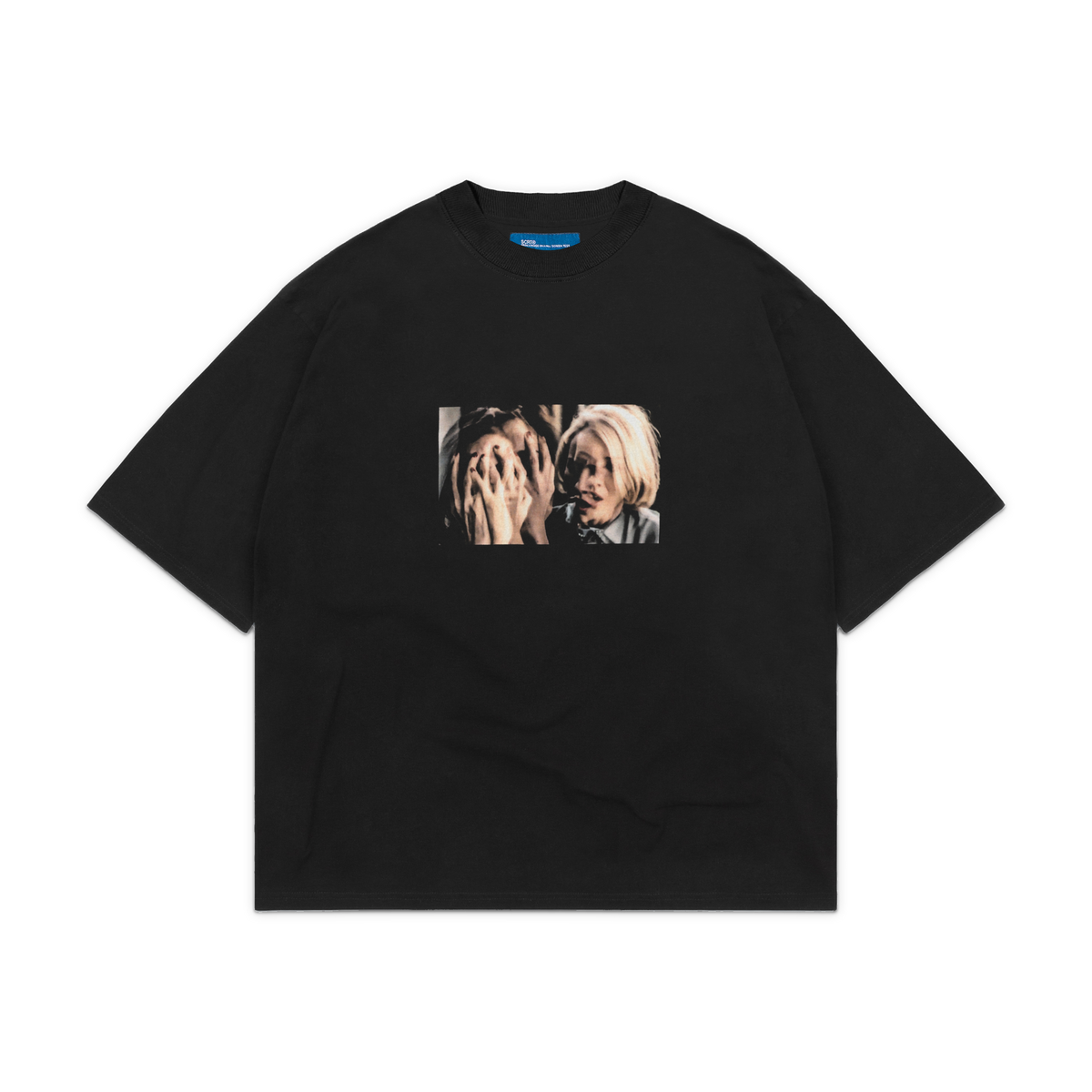SCRT Diane T-Shirt in Schwarz von vorne mit Fotoprint auf der Brust