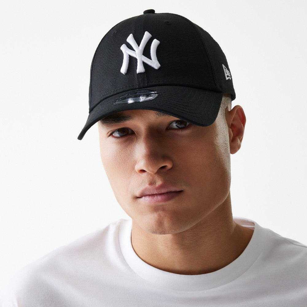 New Era League Essential 9FORTY New York Yankees Cap Schwarz