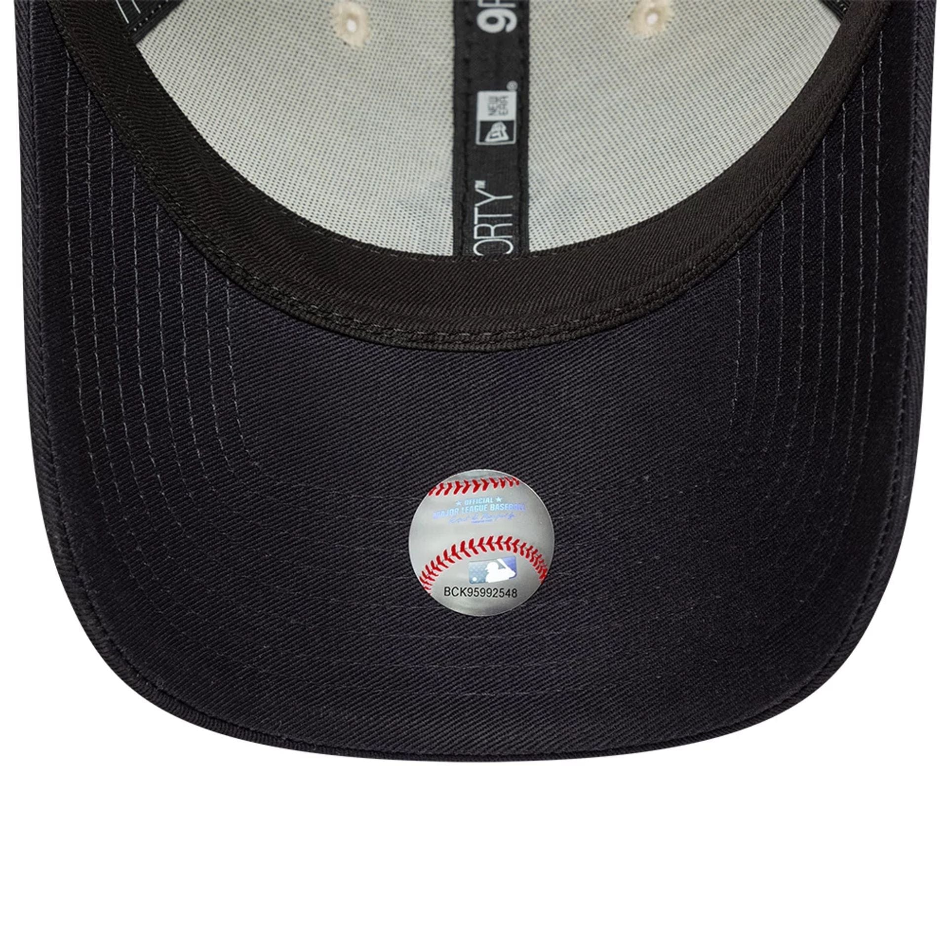 New Era NY Yankees 9FORTY Patch Cap Beige - CNEWE9620 - Coziness