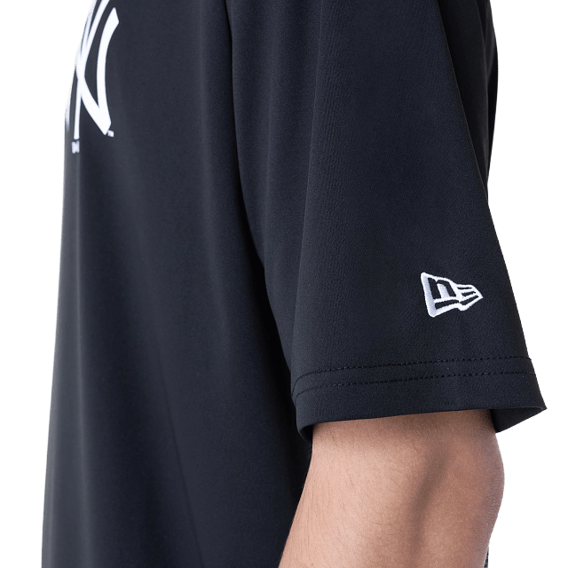 New Era NY Yankees Essentials T-Shirt Schwarz - CNEWE9860 - Coziness