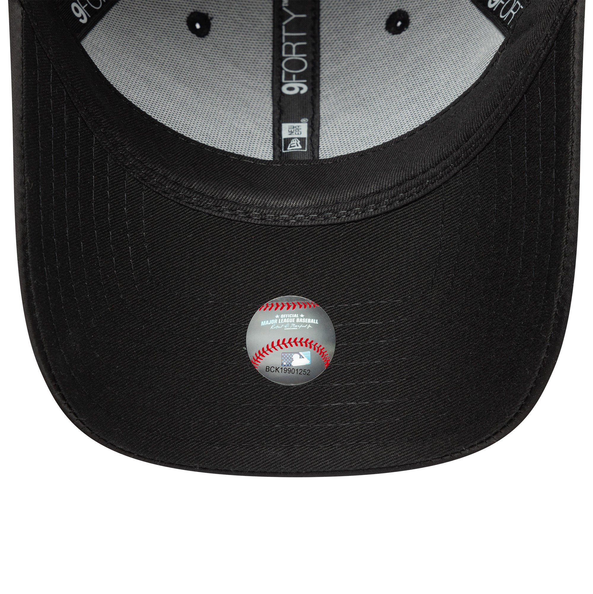 New Era NY Yankees Satin Bow Back 9FORTY Cap Schwarz Wmns - CNEWE7003 - Coziness