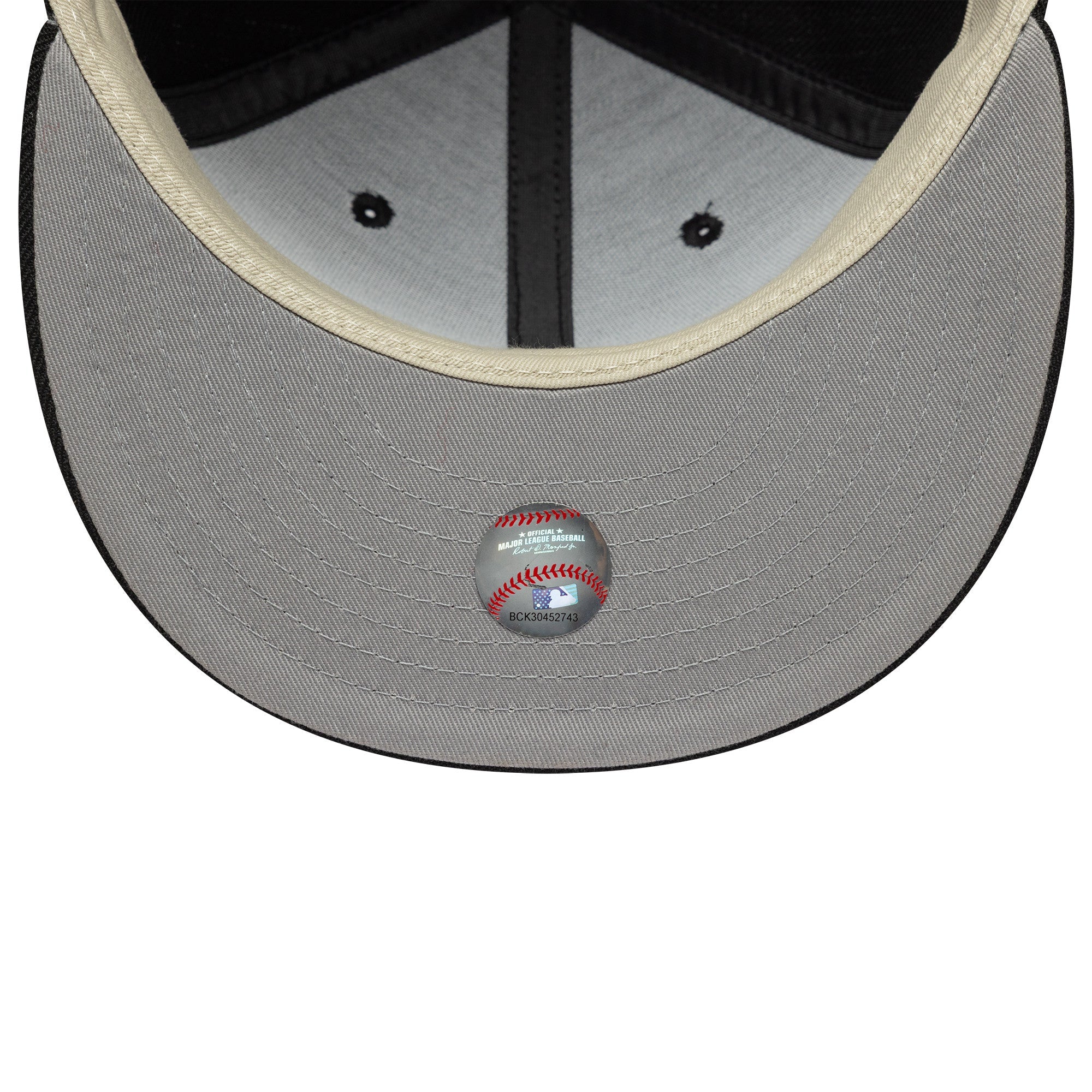 New Era x Fear of God Essentials Chicago White Sox 59FIFTY Fitted Cap Schwarz - CNEWE5943 - Coziness
