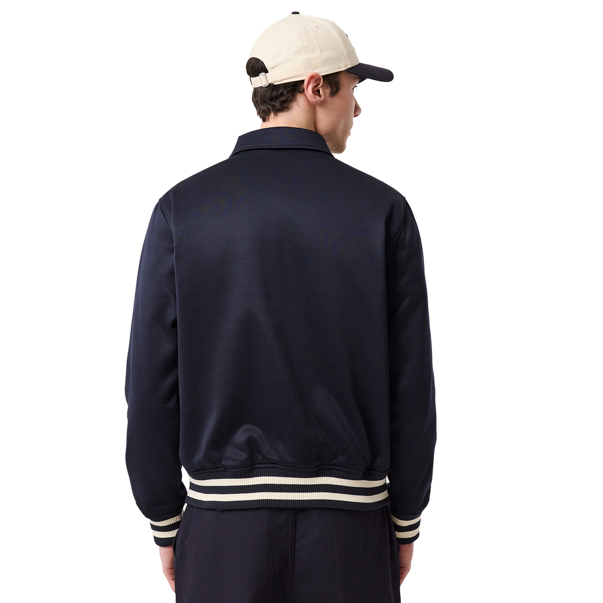 New Era NY Yankees Jacke in Navy, Model von hinten
