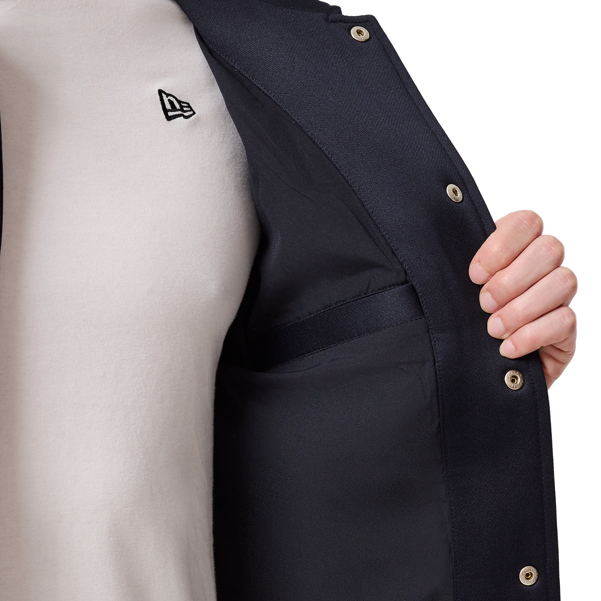 New Era NY Yankees Jacke in Navy, Detail vom Innenfutter mit Knopfleiste