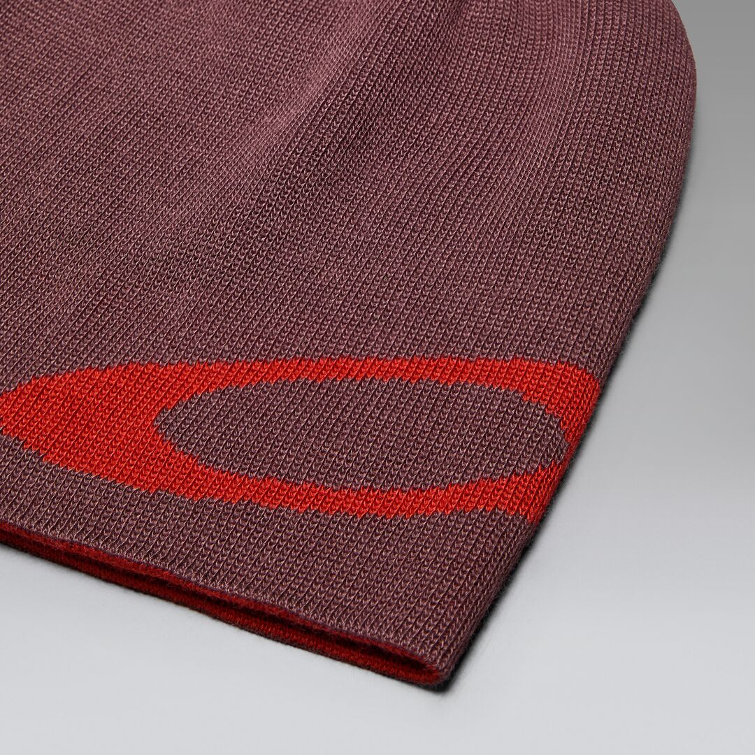 Oakley Ellipse Beanie in Dark Umber, Detail des Logos