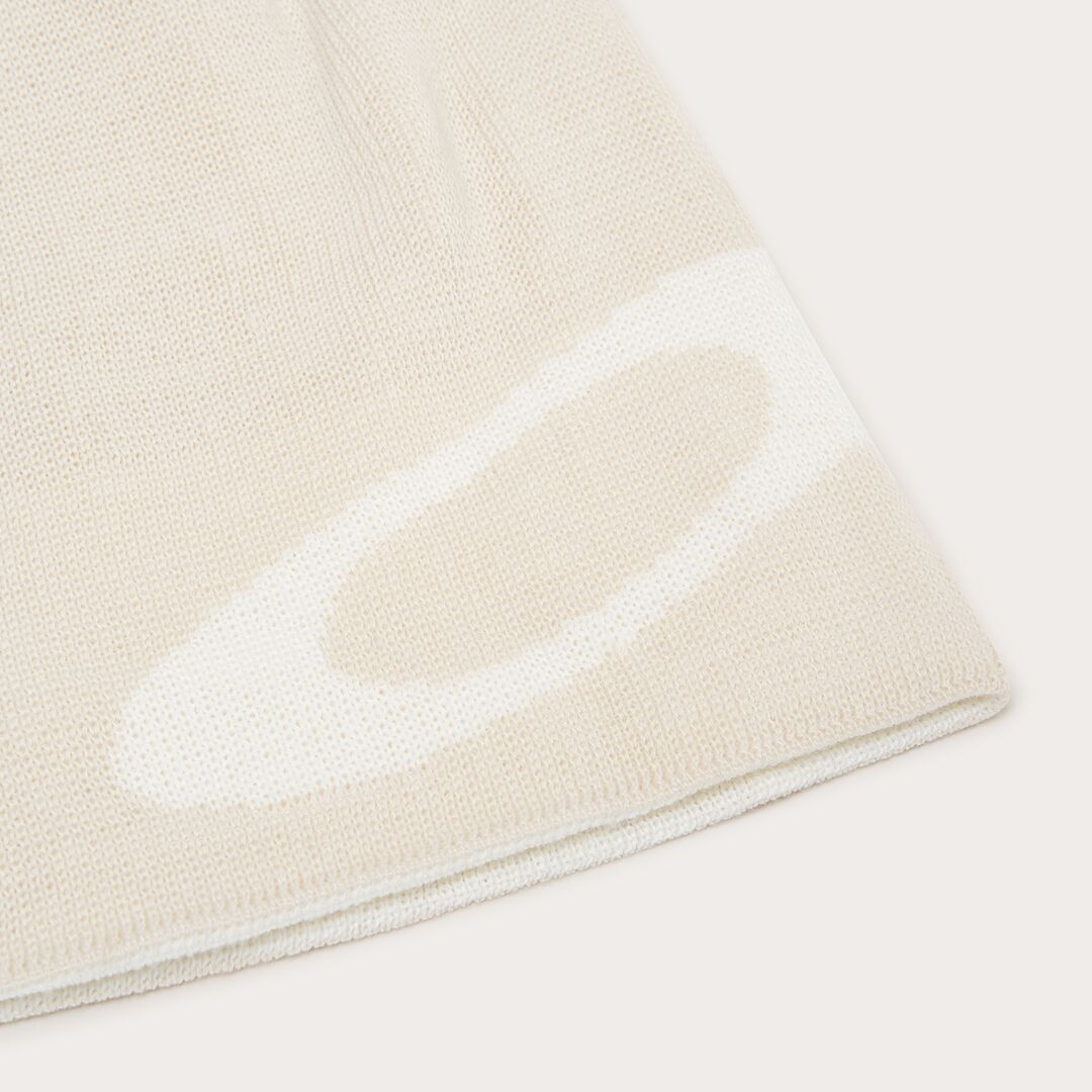 Oakley Ellipse Beanie in Mist, Nahaufnahme des Ellipse Logos