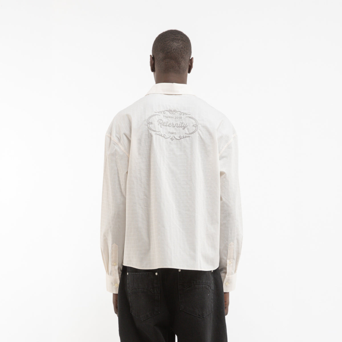 Reternity ÉCLAT Shirt in Creme, Model von hinten
