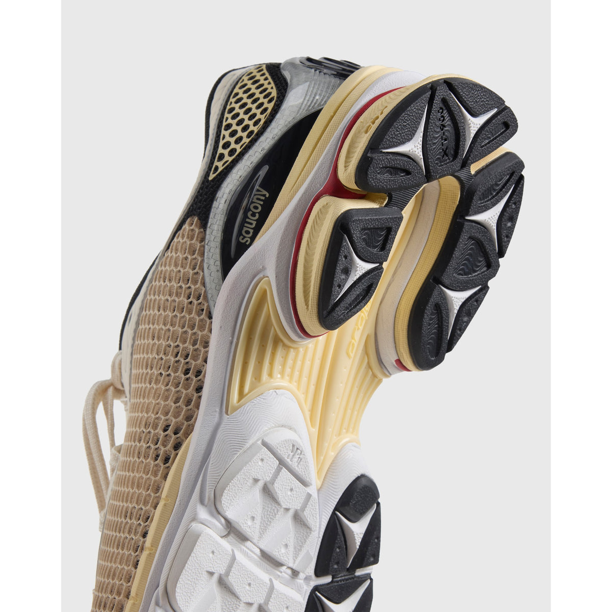 Saucony ProGrid Paramount in Creme Beige, Nahaufnahme der Laufsohle
