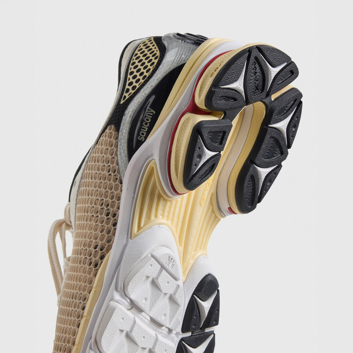 Saucony ProGrid Paramount in Creme Beige, Nahaufnahme der Laufsohle