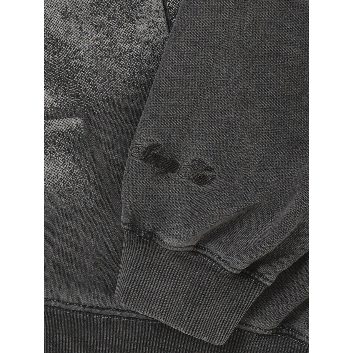 SCRT Envy Zip Hoodie in Schwarz, Detail von Saum und Ärmel-Stickerei