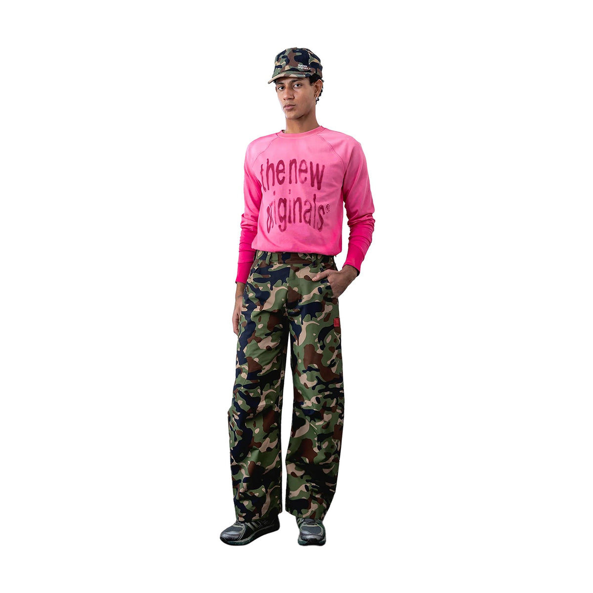 The New Originals Longsleeve in Pink, Model von vorne