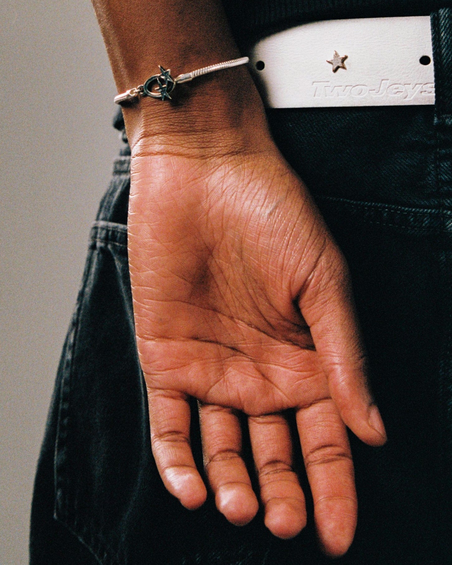 Twojeys Icon Clasp Bracelet - CTWOI5750 - Coziness