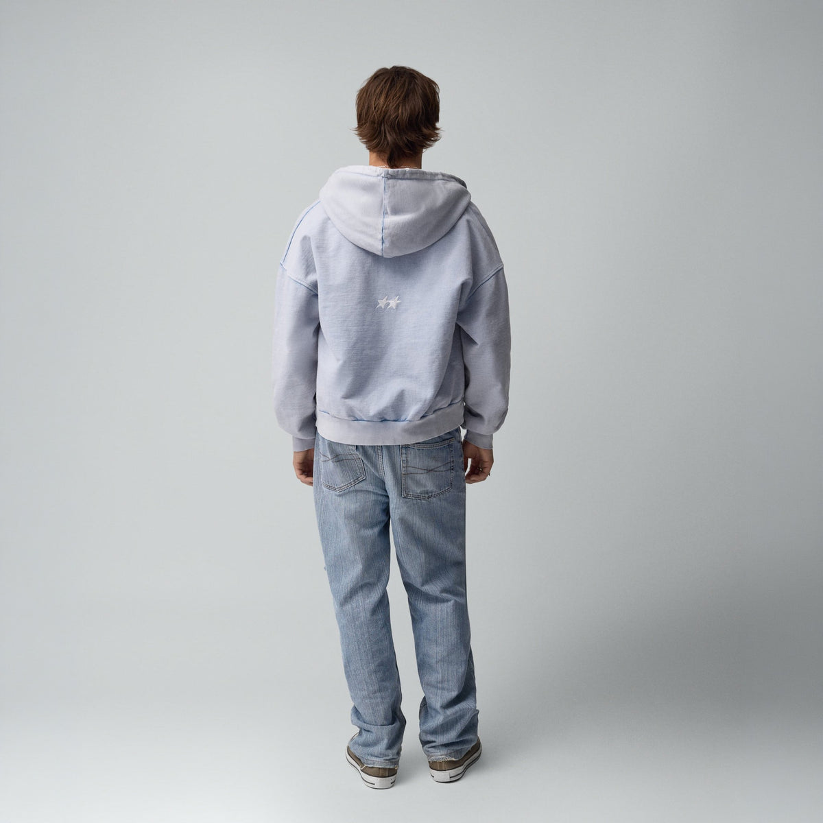 TwoJeys Icon Zip Hoodie in Hellblau, Model von hinten