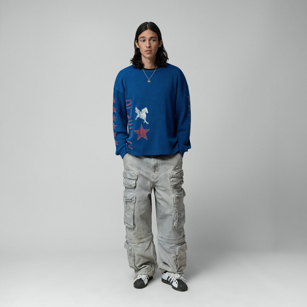 TwoJeys Sterling Waffle Longsleeve in Blau, Model von vorne