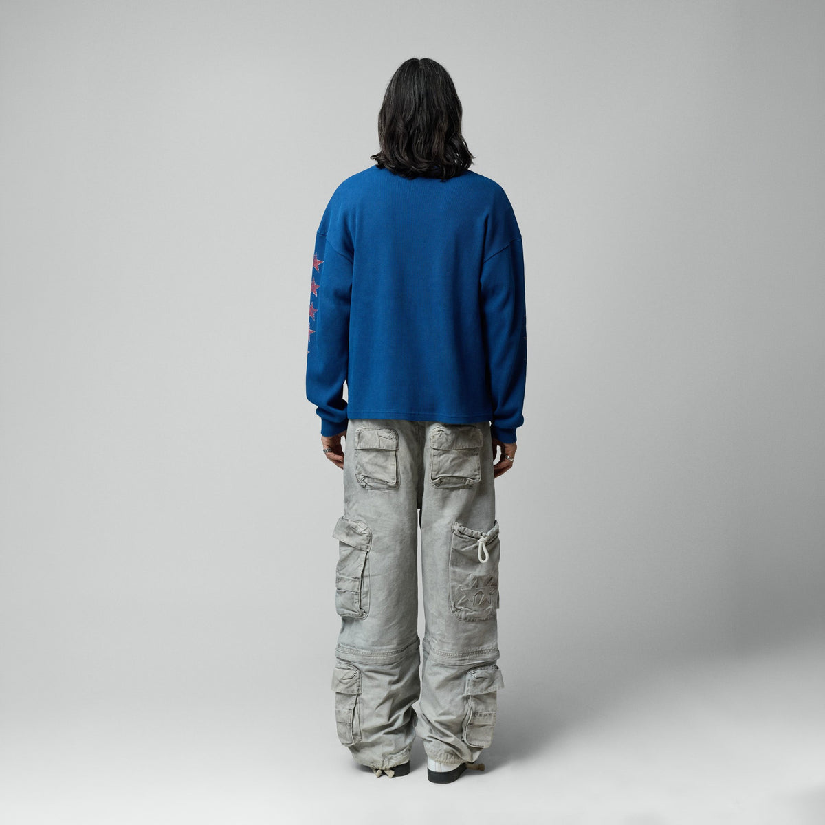 TwoJeys Sterling Waffle Longsleeve in Blau, Model von hinten